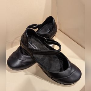 Aravon by New Balance Black Strap Shoe 12B